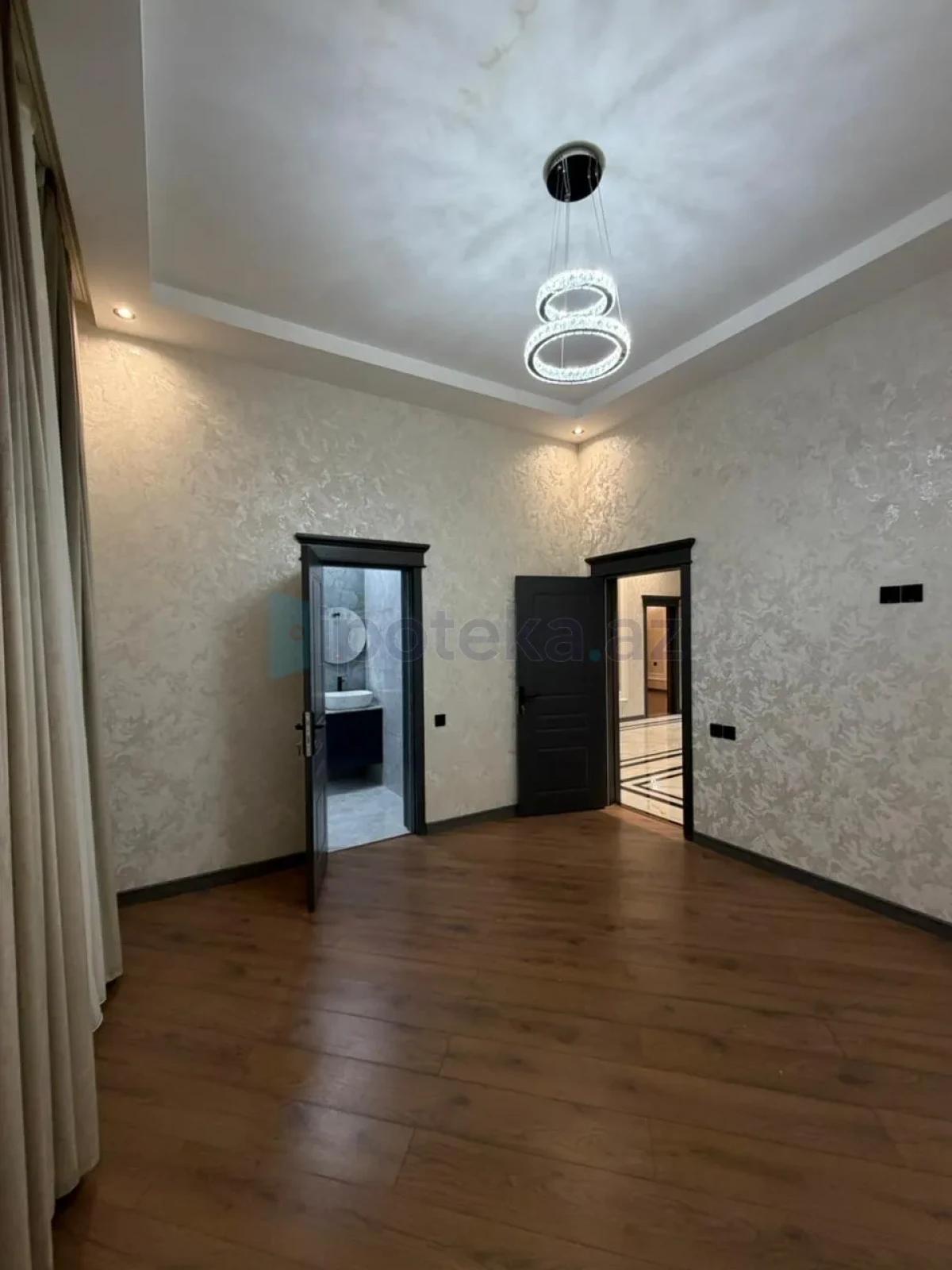 Satılır 5 otaqlı mənzil 185 m²