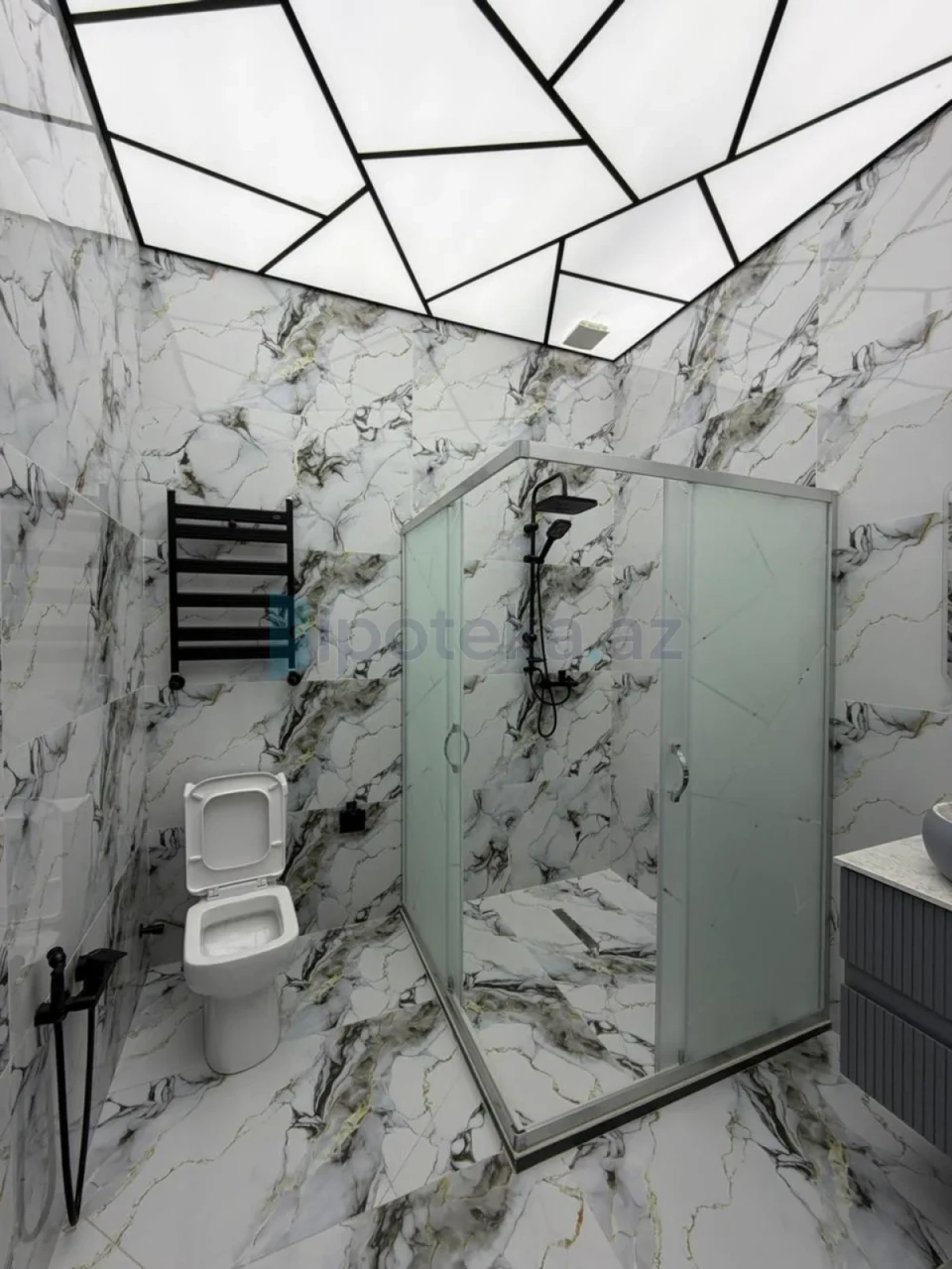 Satılır 5 otaqlı mənzil 185 m²