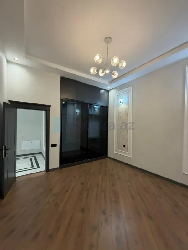 Satılır 5 otaqlı mənzil 185 m²