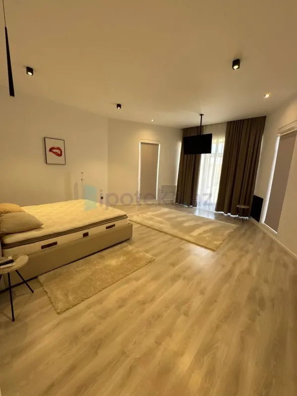 Satılır 6 otaqlı mənzil 620 m²