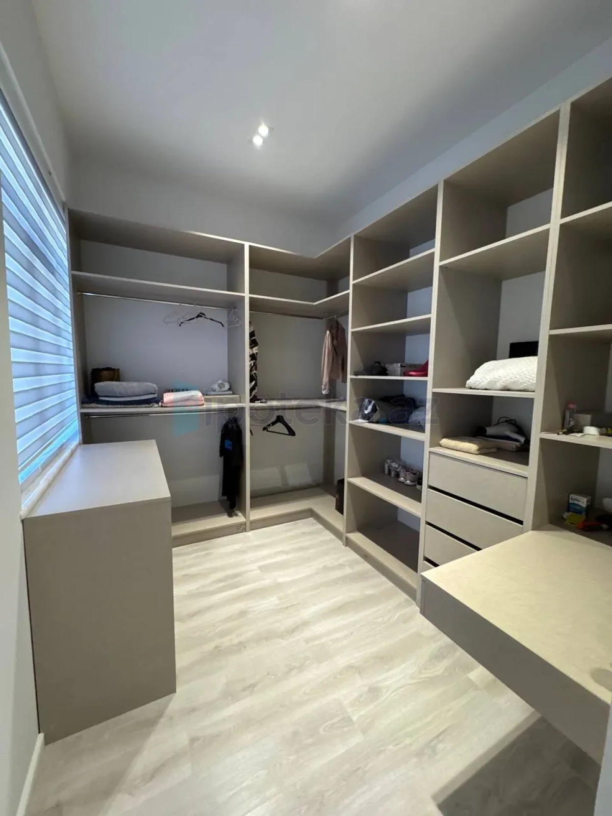 Satılır 6 otaqlı mənzil 620 m²