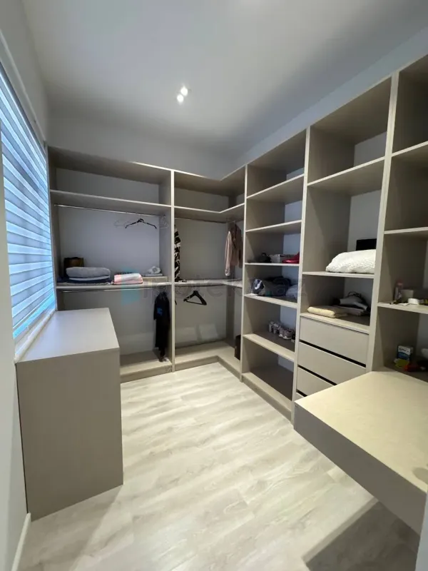 Satılır 6 otaqlı mənzil 620 m²