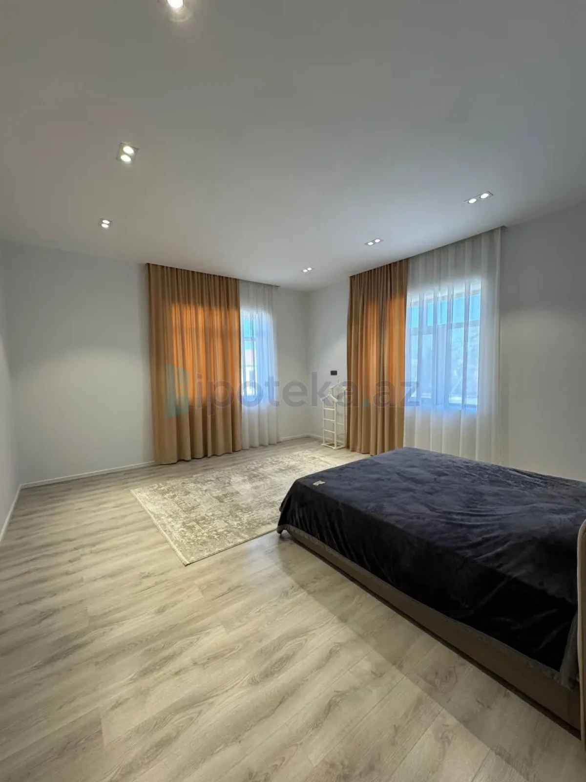 Satılır 6 otaqlı mənzil 620 m²