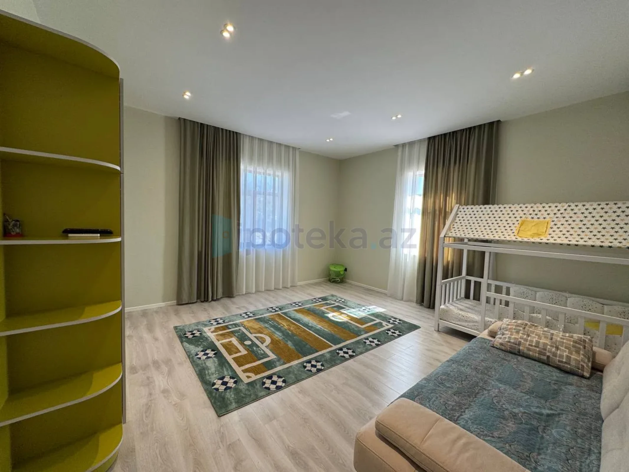 Satılır 6 otaqlı mənzil 620 m²