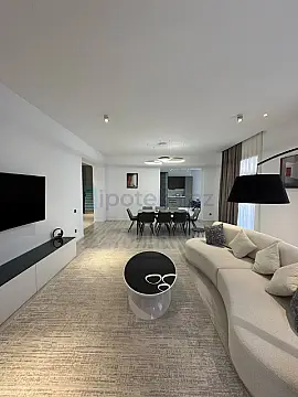 Satılır 6 otaqlı mənzil 620 m²