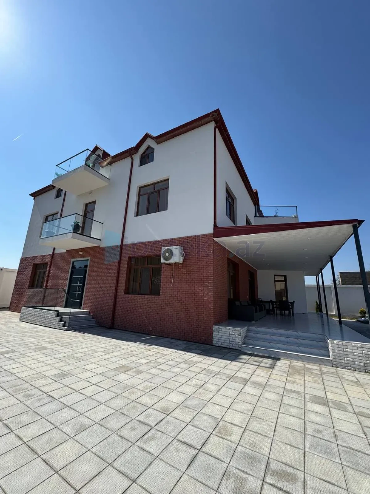 Satılır 6 otaqlı mənzil 620 m²