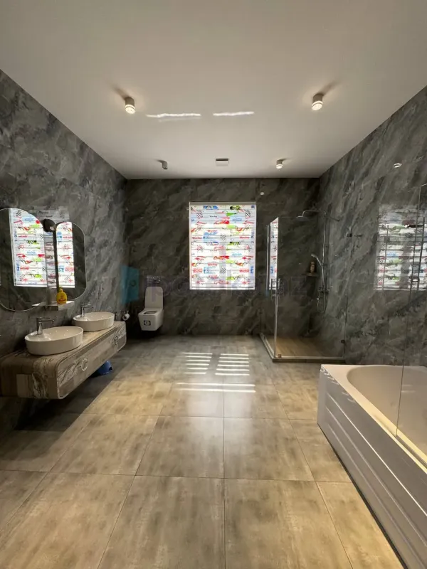 Satılır 6 otaqlı mənzil 620 m²