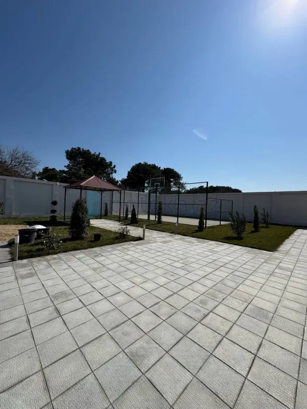 Satılır 6 otaqlı mənzil 620 m²