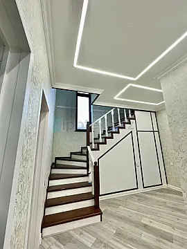 Satılır 5 otaqlı həyət evi 220 m²