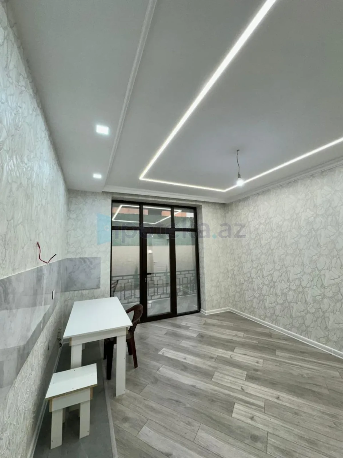 Satılır 5 otaqlı həyət evi 220 m²