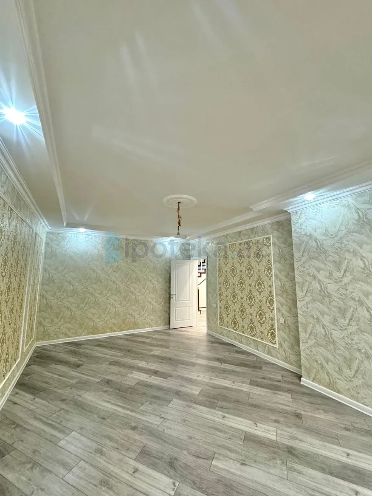 Satılır 5 otaqlı həyət evi 220 m²