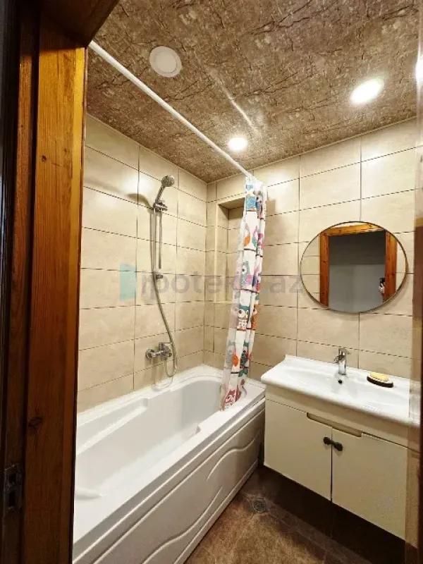 Satılır 3 otaqlı köhnə tikili 80 m²