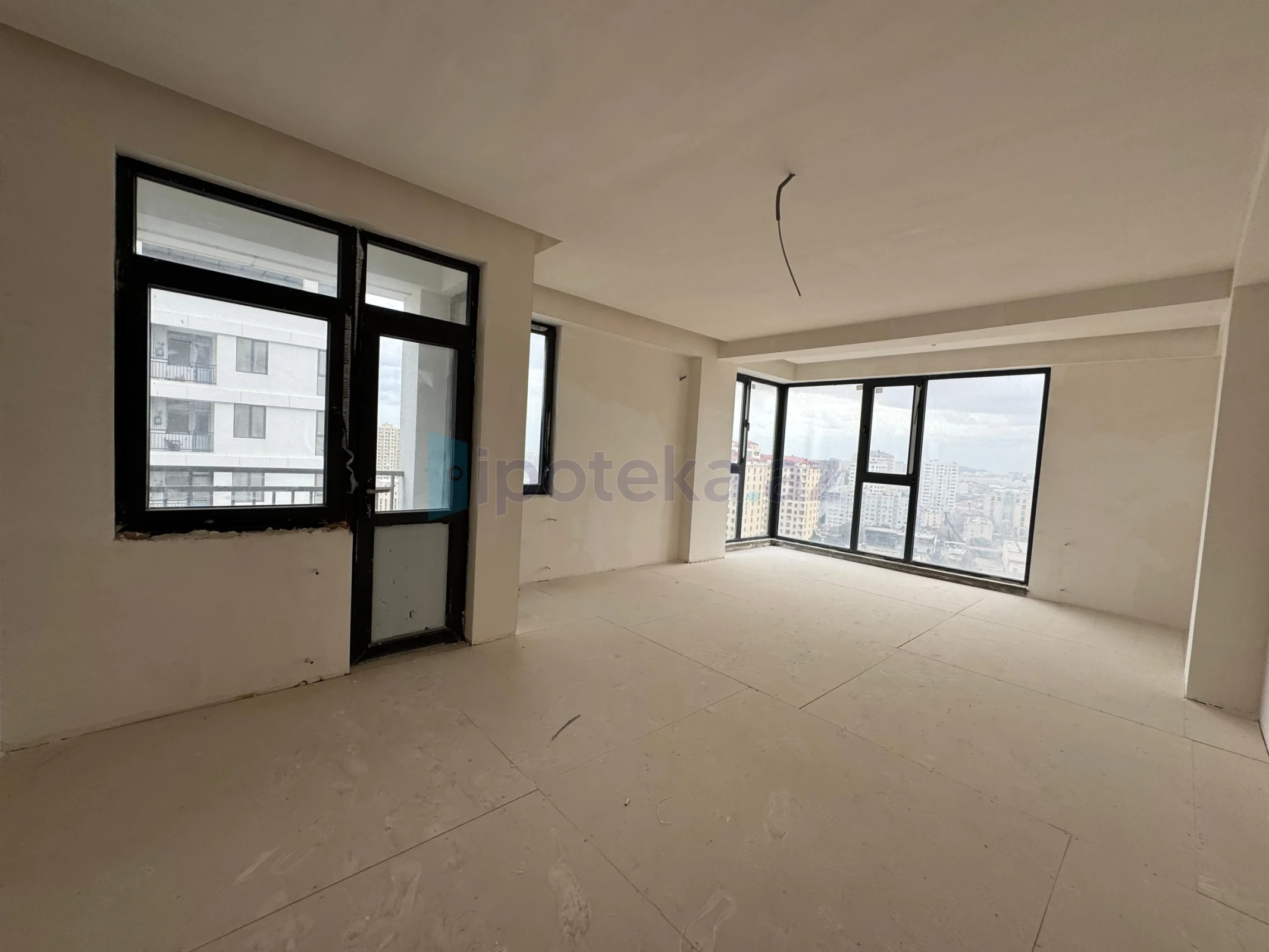 Satılır 4 otaqlı yeni tikili 175 m²
