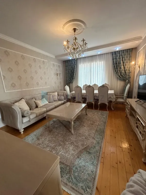 Satılır 6 otaqlı köhnə tikili 215 m²