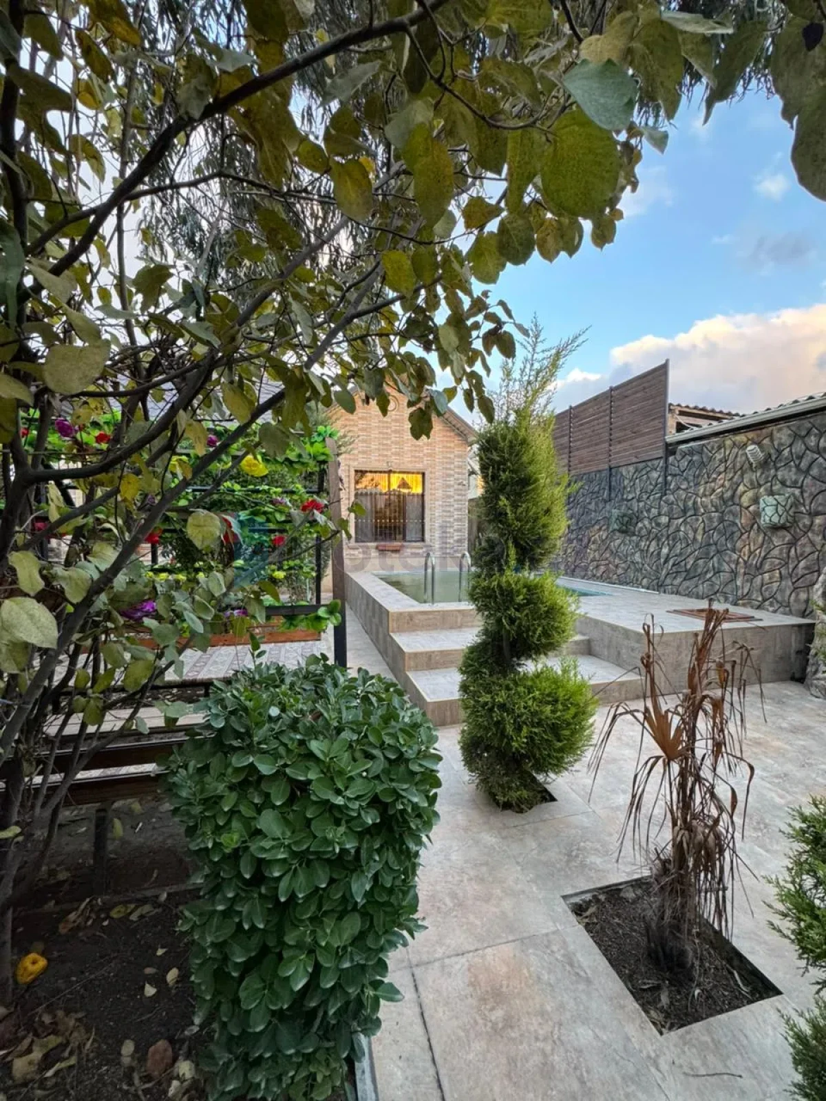 Satılır 3 otaqlı həyət evi 168 m²