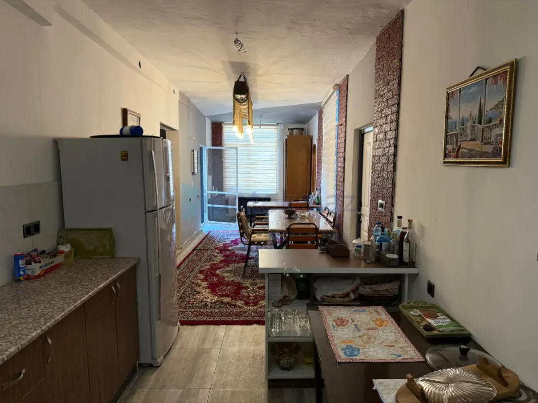 Satılır 6 otaqlı həyət evi 200 m²