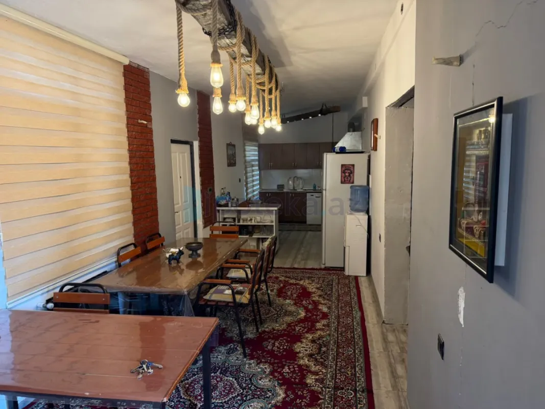 Satılır 6 otaqlı həyət evi 200 m²