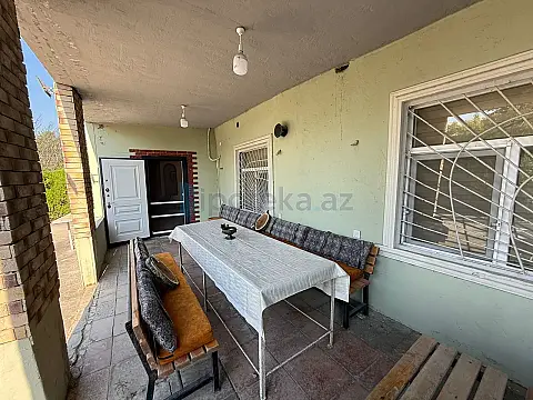 Satılır 6 otaqlı həyət evi 200 m²