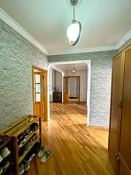 Satılır 5 otaqlı köhnə tikili 120 m²