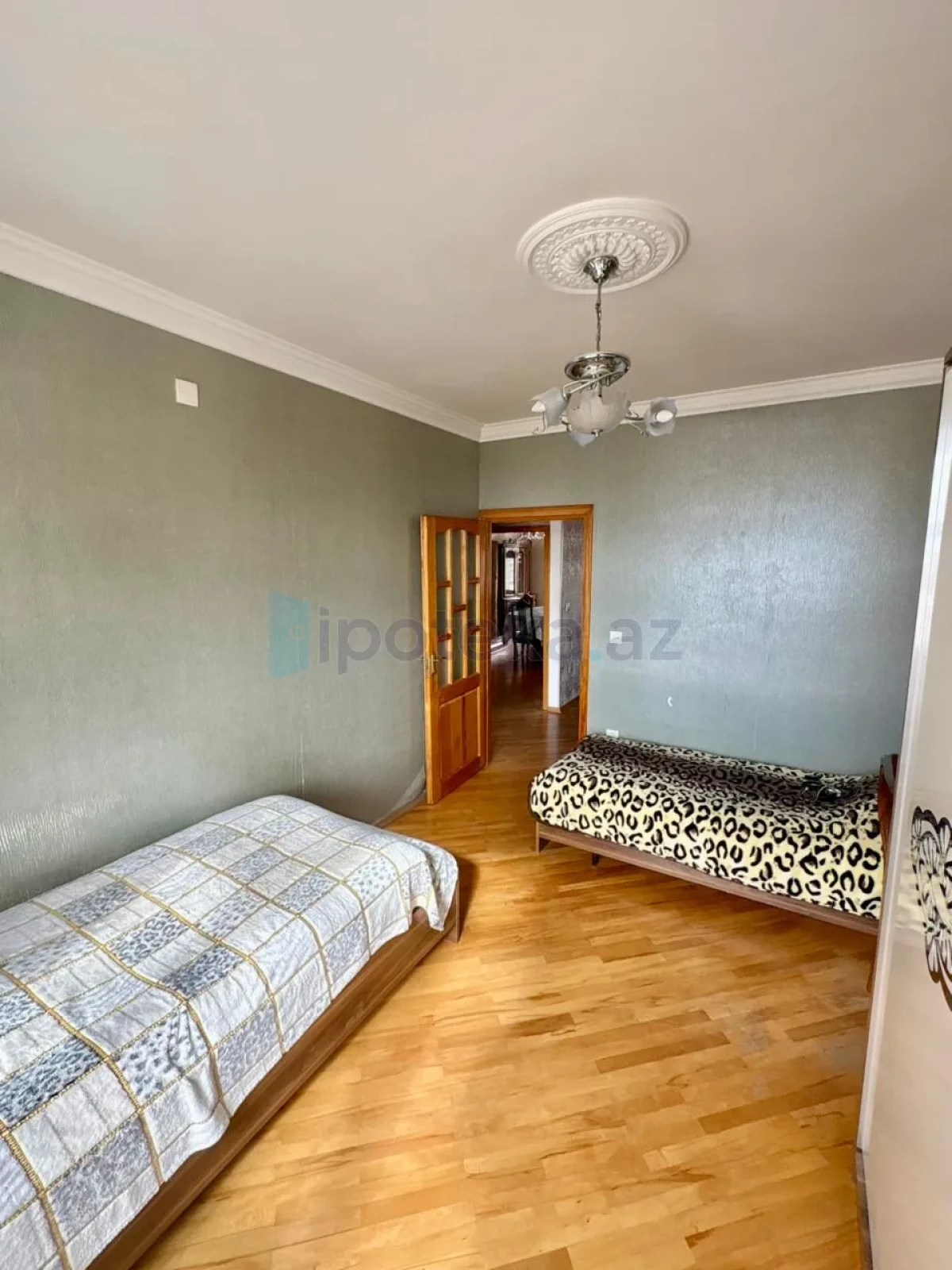 Satılır 5 otaqlı köhnə tikili 120 m²