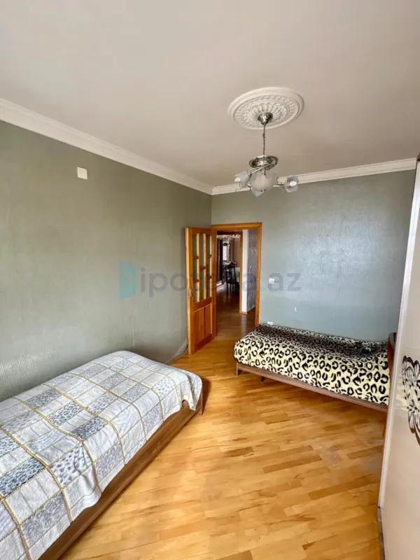 Satılır 5 otaqlı köhnə tikili 120 m²