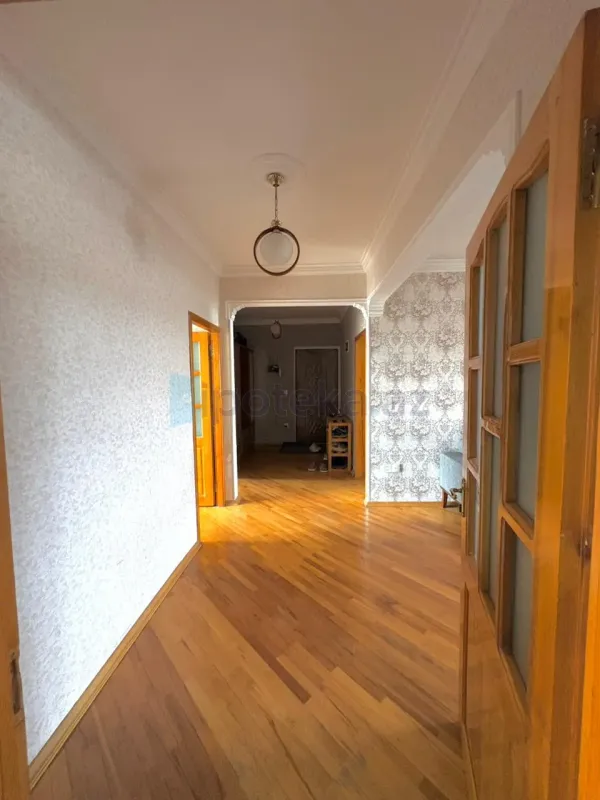 Satılır 5 otaqlı köhnə tikili 120 m²