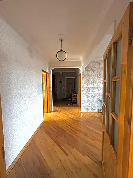 Satılır 5 otaqlı köhnə tikili 120 m²