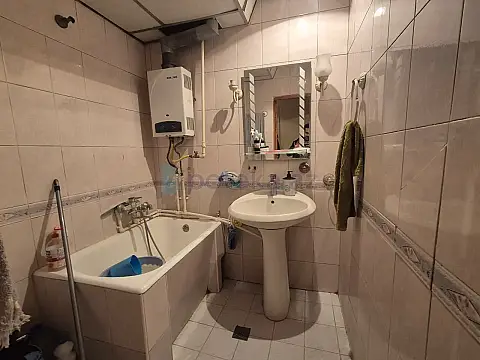 Satılır 3 otaqlı köhnə tikili 60 m²
