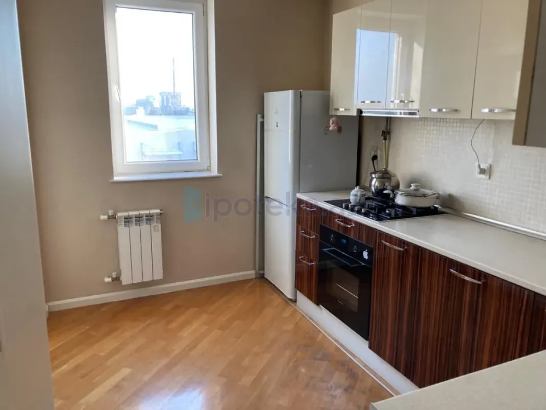 Satılır 3 otaqlı köhnə tikili 75 m²