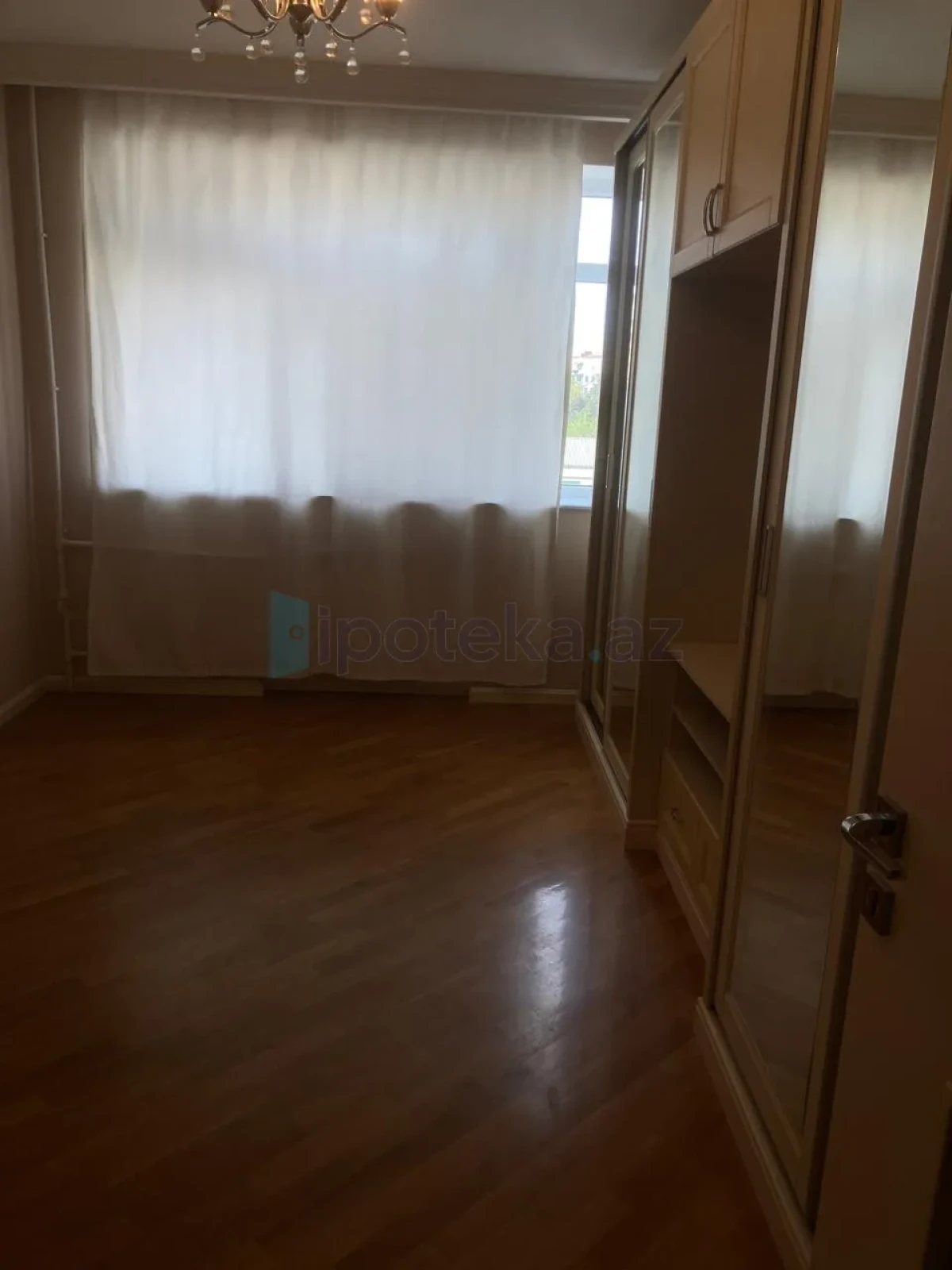 Satılır 3 otaqlı köhnə tikili 75 m²