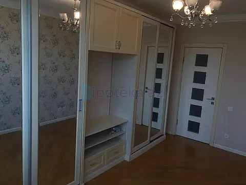 Satılır 3 otaqlı köhnə tikili 75 m²