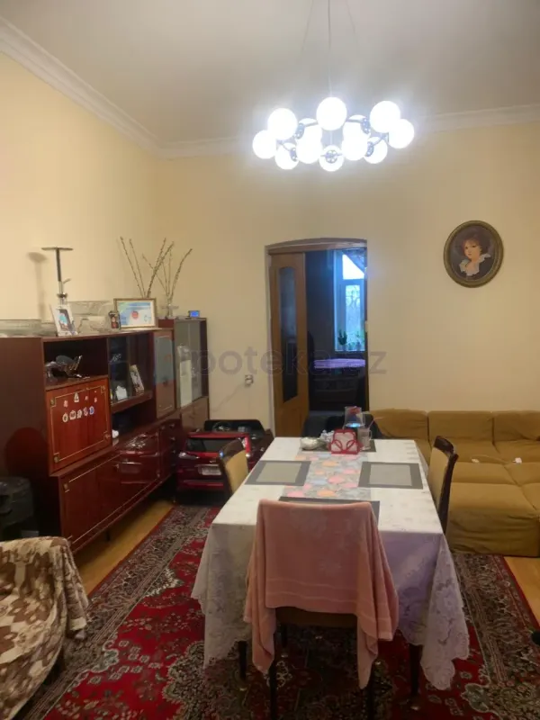 Satılır 2 otaqlı köhnə tikili 65 m²