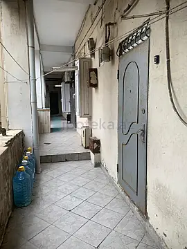 Satılır 2 otaqlı köhnə tikili 65 m²