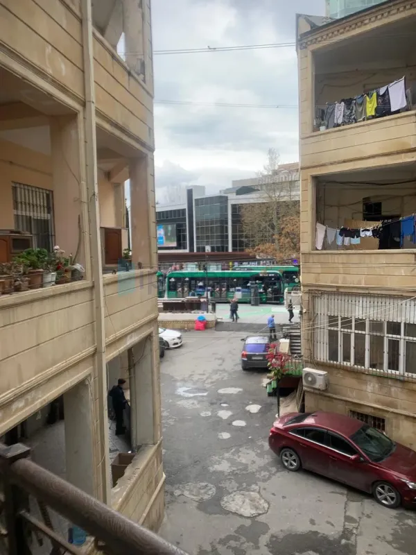 Satılır 2 otaqlı köhnə tikili 65 m²
