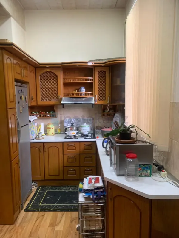 Satılır 2 otaqlı köhnə tikili 65 m²