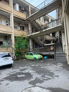 Satılır 2 otaqlı köhnə tikili 65 m²