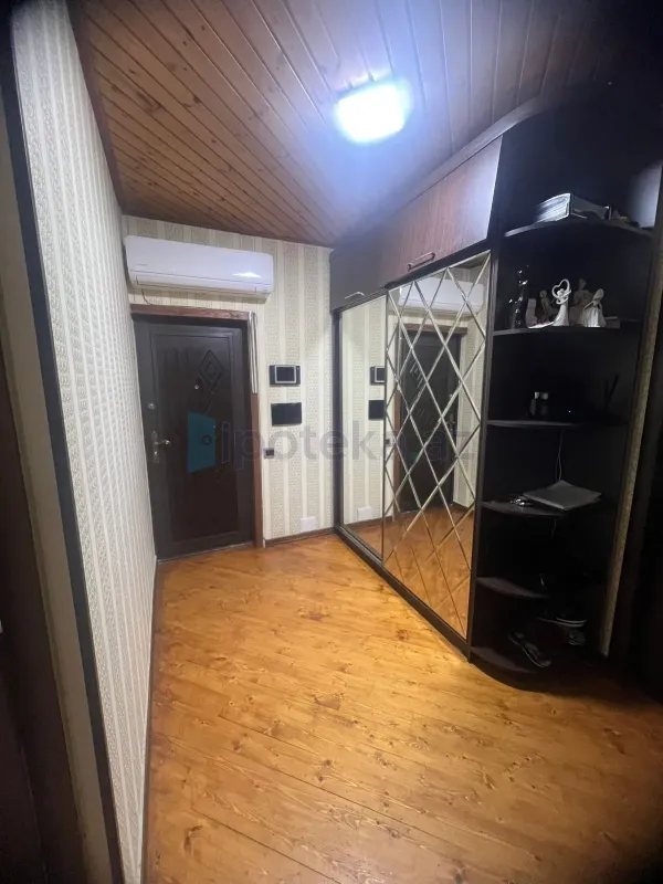 Satılır 4 otaqlı köhnə tikili 120 m²