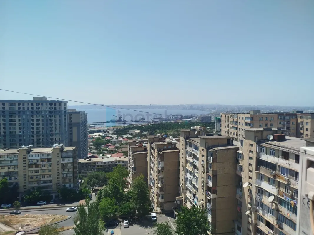 Satılır 4 otaqlı köhnə tikili 120 m²