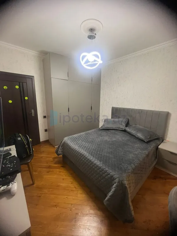 Satılır 4 otaqlı köhnə tikili 120 m²