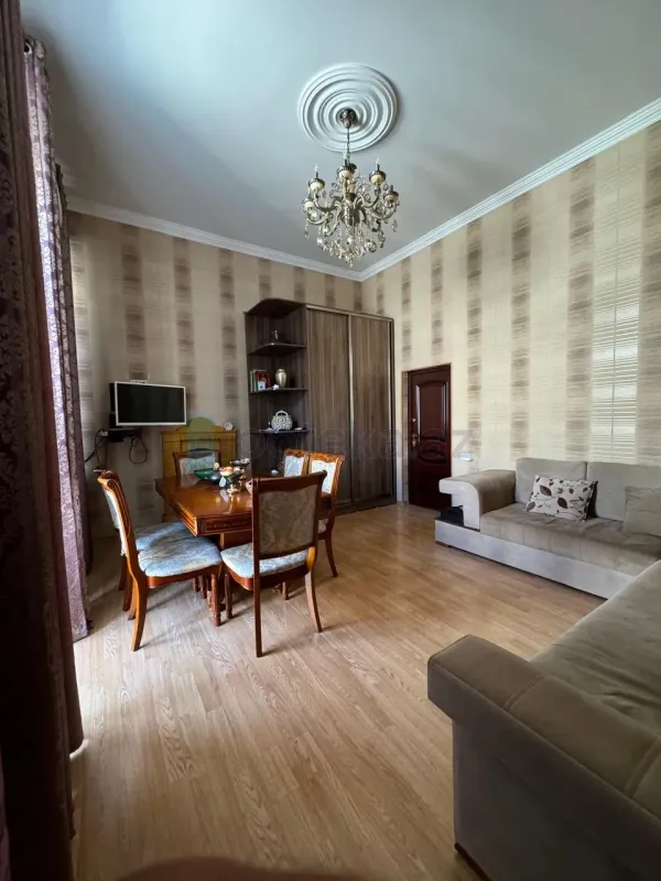 Satılır 1 otaqlı köhnə tikili 32 m²