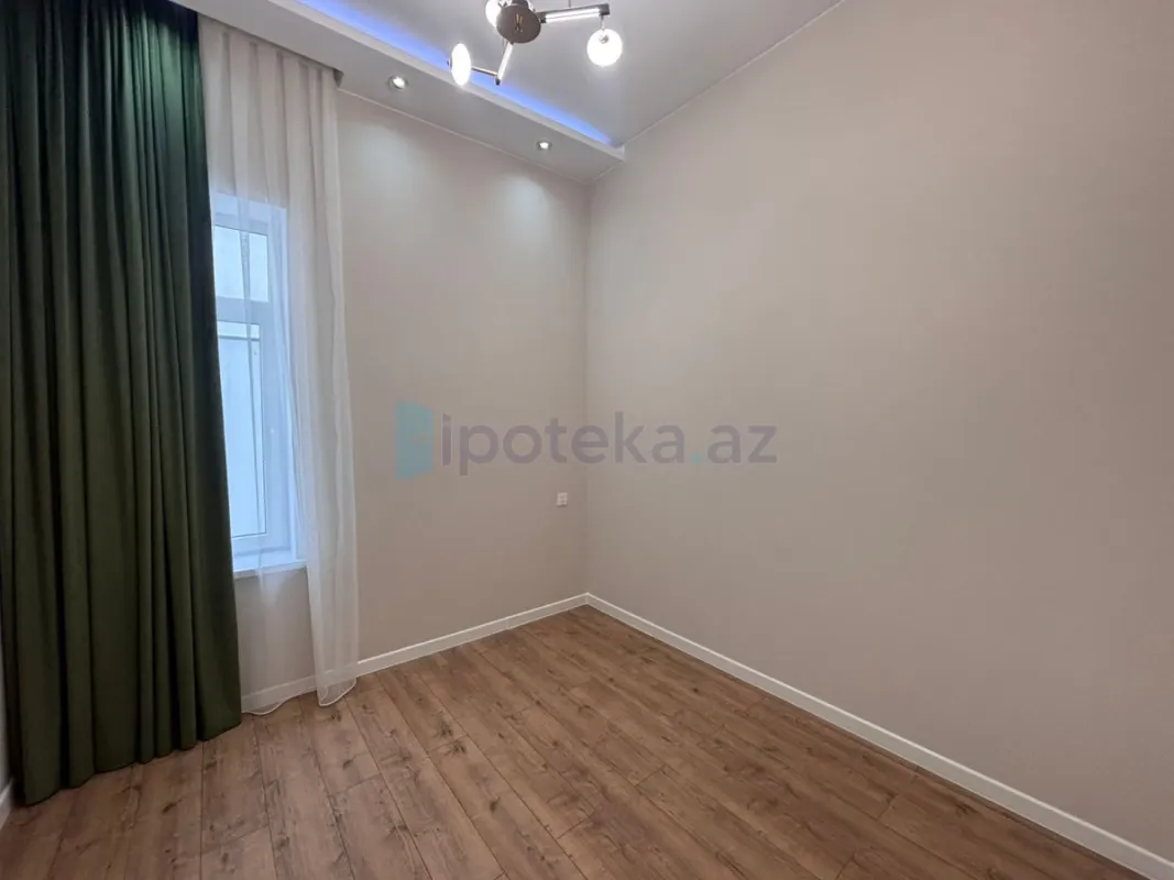 Satılır 4 otaqlı mənzil 150 m²
