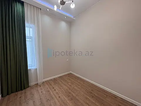 Satılır 4 otaqlı mənzil 150 m²