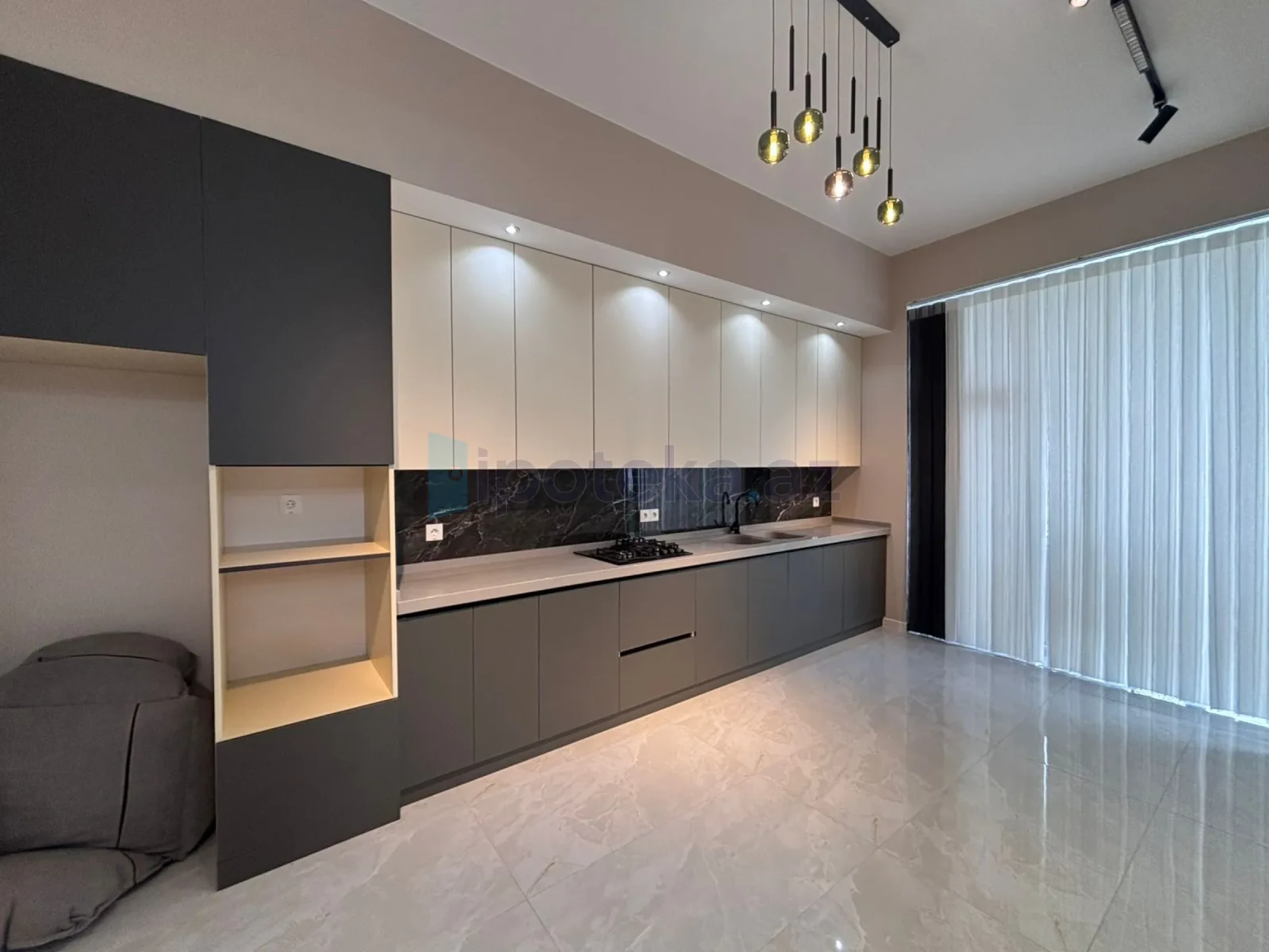 Satılır 4 otaqlı mənzil 150 m²