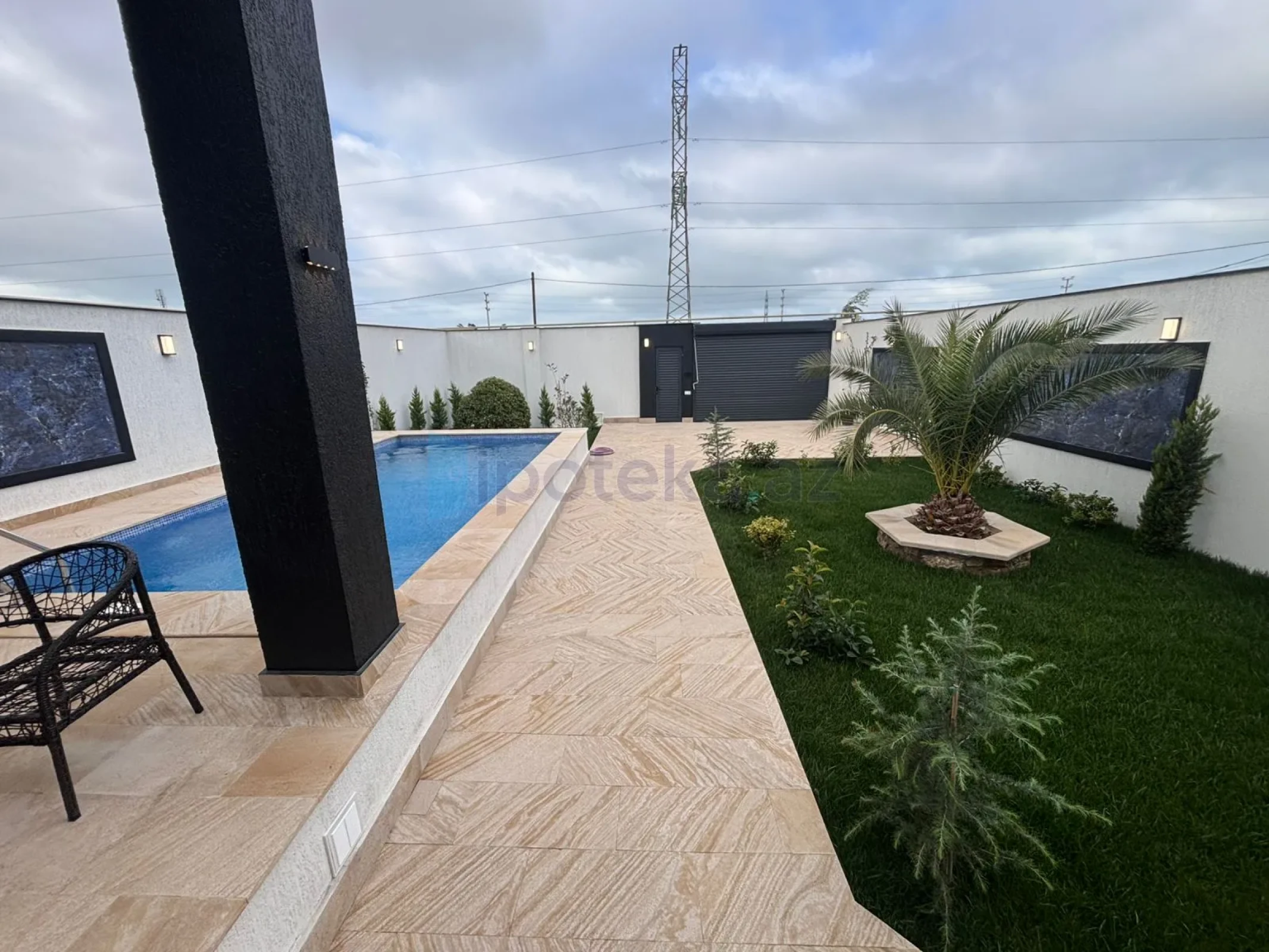 Satılır 4 otaqlı mənzil 150 m²