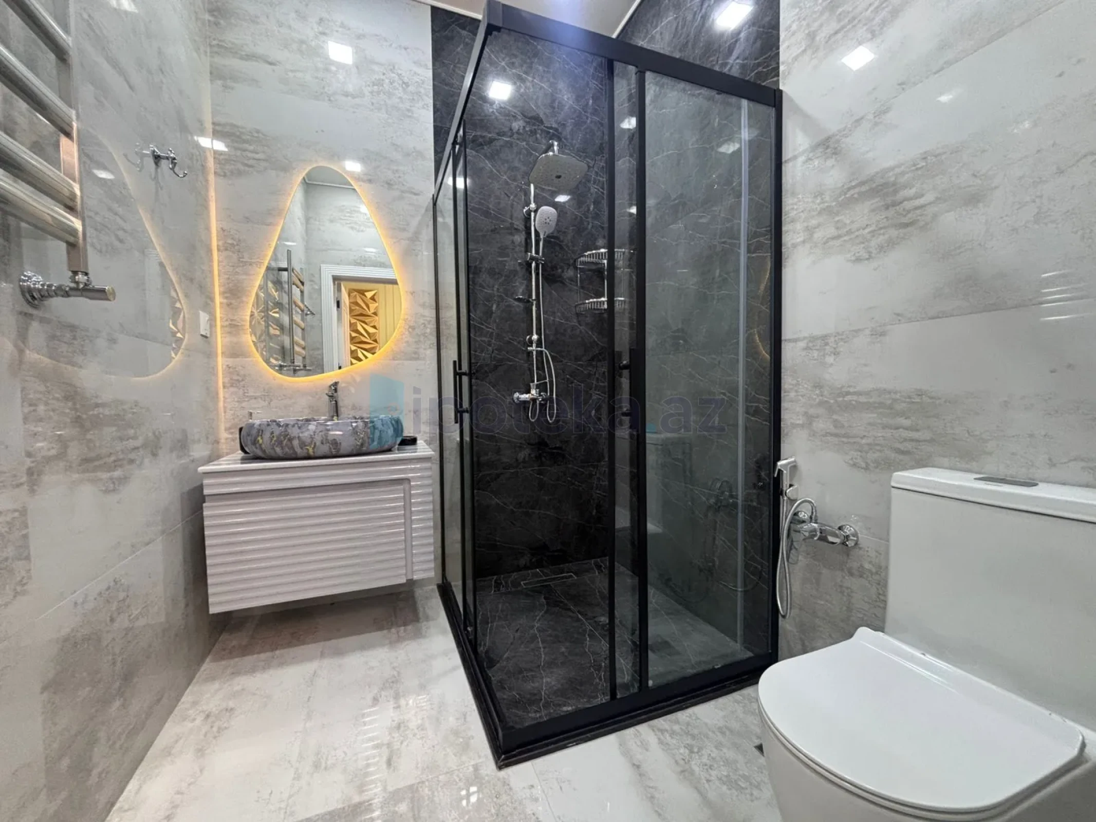 Satılır 4 otaqlı mənzil 150 m²