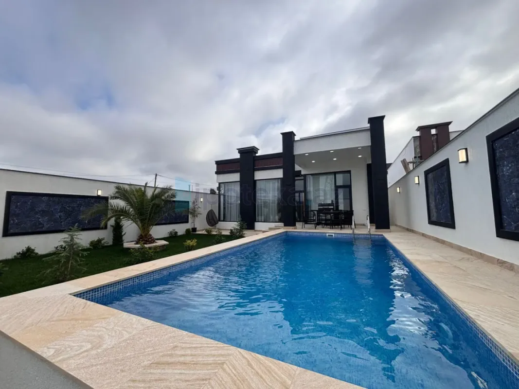 Satılır 4 otaqlı mənzil 150 m²