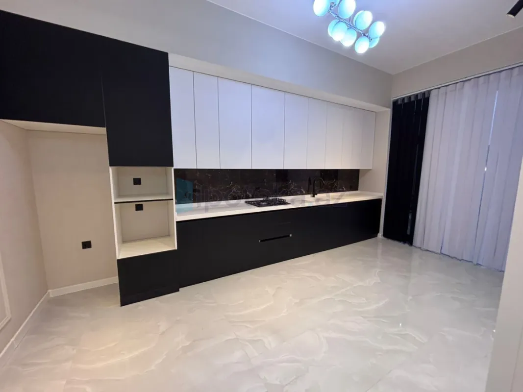 Satılır 4 otaqlı mənzil 160 m²