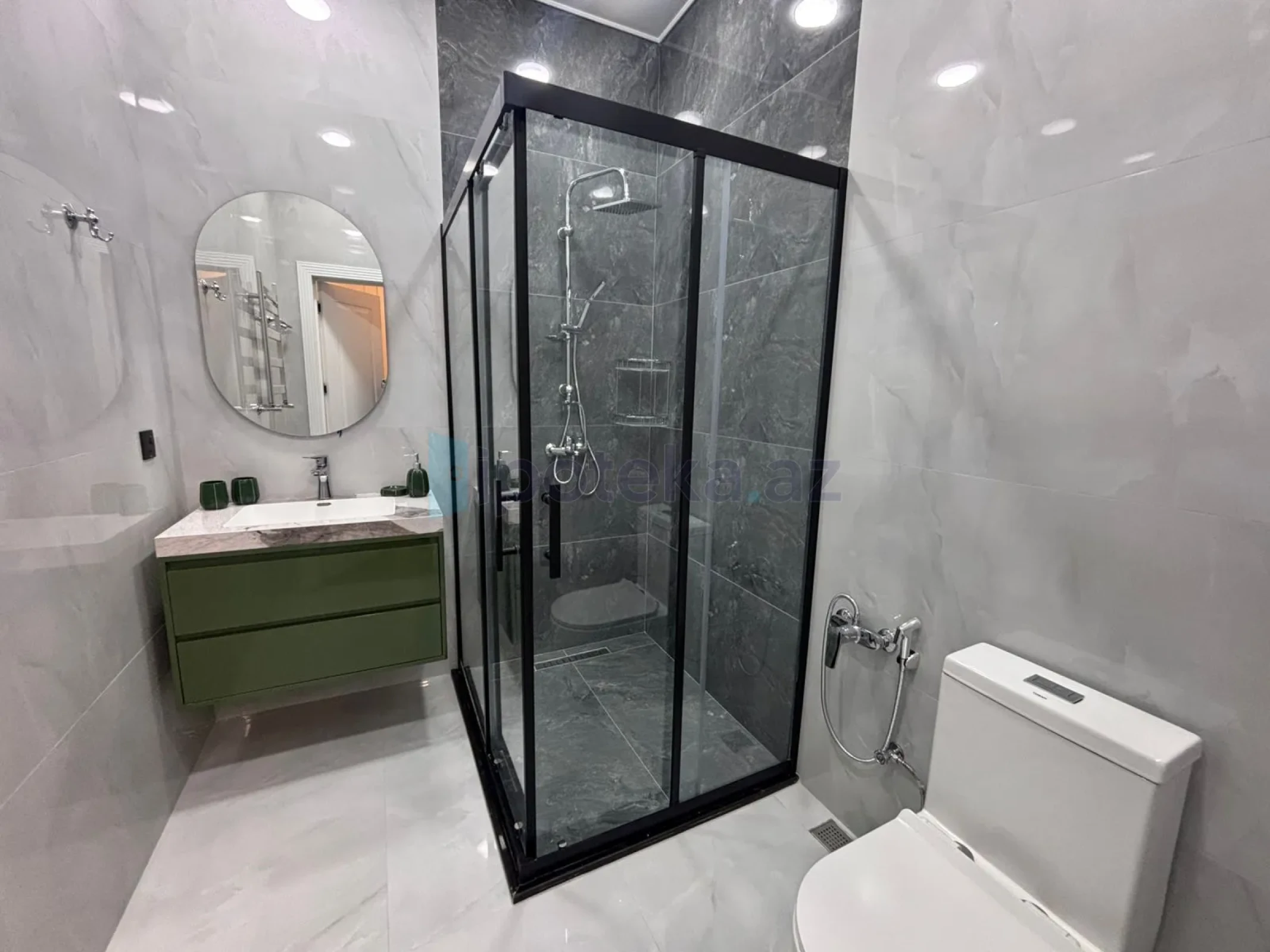 Satılır 4 otaqlı mənzil 160 m²