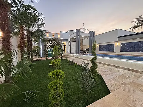 Satılır 4 otaqlı mənzil 160 m²