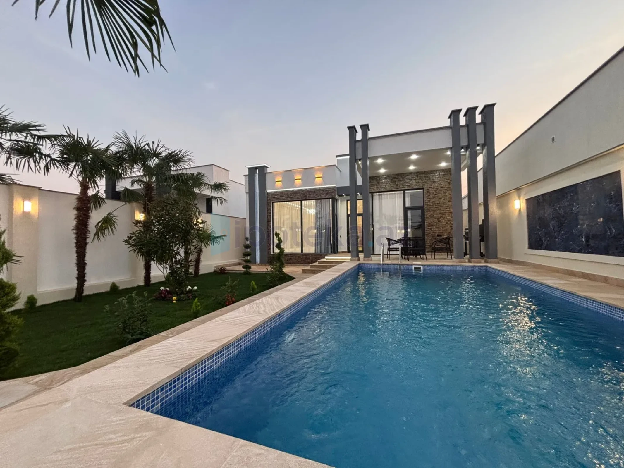 Satılır 4 otaqlı mənzil 160 m²